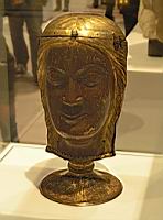 Chef-reliquaire, vierge martyre (compagne de Ste-Ursule)(Limoges, v1275-1300, cuivre dore)(1)